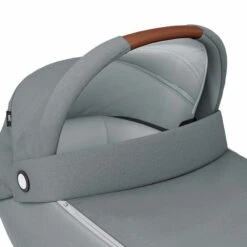Maxi-Cosi Jade Kinderwagenaufsatz Essential Grey Gruppe 0/0+ (0-12 Kg) | Auch Im Auto Nutzbar -Günstiges CYBEX || Britax || VOX Geschäft 1510050110 2020 maxicosi carrycot jade grey essentialgrey designedfinition zoom