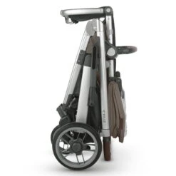 UPPAbaby Cruz V2 Sportwagen Theo Dark Taupe 20 UPPAbaby Cruz V2 Sportwagen Theo Dark Taupe -Günstiges CYBEX || Britax || VOX Geschäft cruz23 tho folded 2984x4268 a4d66f5