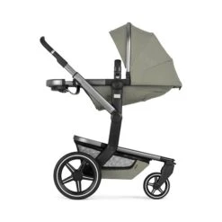 Joolz Day+ Kinderwagen Sage Green Sportwagensitz Und Babywanne -Günstiges CYBEX || Britax || VOX Geschäft day chassiswithseat parentfacing fullyreclinedflatsideview sagegreen