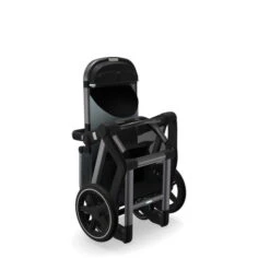 Joolz Day+ Kinderwagen Modern Blue Sportwagensitz Und Babywanne 12 Joolz Day+ Kinderwagen Modern Blue Sportwagensitz Und Babywanne -Günstiges CYBEX || Britax || VOX Geschäft joolz day chassis seat folded perspective modern blue