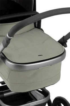 Joolz Day+ Kinderwagen Sage Green Sportwagensitz Und Babywanne -Günstiges CYBEX || Britax || VOX Geschäft joolz day cot front view perspective sage green