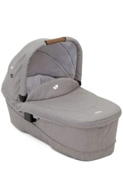 Joie Versatrax E Kinderwagen Gray Flannel 3in1 Kombi -Günstiges CYBEX || Britax || VOX Geschäft ramble gray flannel angle