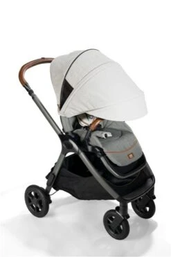 Joie Signature Finiti Sportwagen Oyster 11 Joie Signature Finiti Sportwagen Oyster -Günstiges CYBEX || Britax || VOX Geschäft s1606aaoys000 finitisignature oyster 2391 cs cc wb web