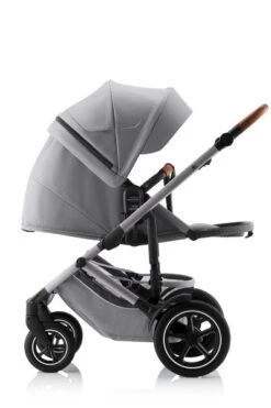 Britax Smile 5Z Sportwagen Frost Grey -Günstiges CYBEX || Britax || VOX Geschäft smile 5z frostgrey anthrazite brownhandle 01 rwf lieflat 2023