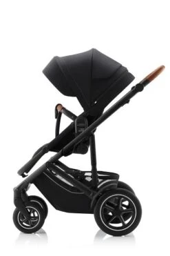 Britax Smile 5Z Sportwagen Galaxy Black - GreenSense -Günstiges CYBEX || Britax || VOX Geschäft smile 5z galaxyblack black brownhandle 01 fwf 2023