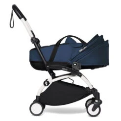 BABYZEN™ YOYO² Kinderwagen Navy Blue Gestell White -Günstiges CYBEX || Britax || VOX Geschäft yoyo 2 bassinet canopy down profile white frame navy blue web